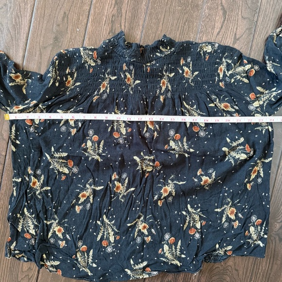 Floral Black Women's Top - Picture 9 of 9